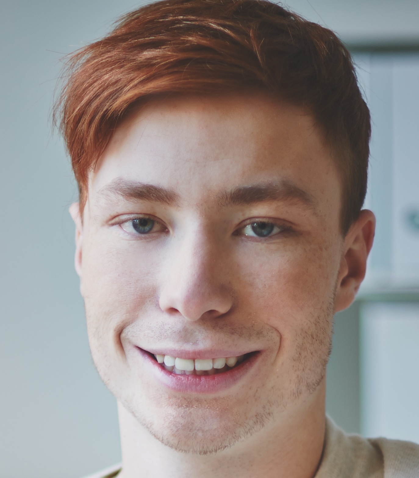 Accueil student with book